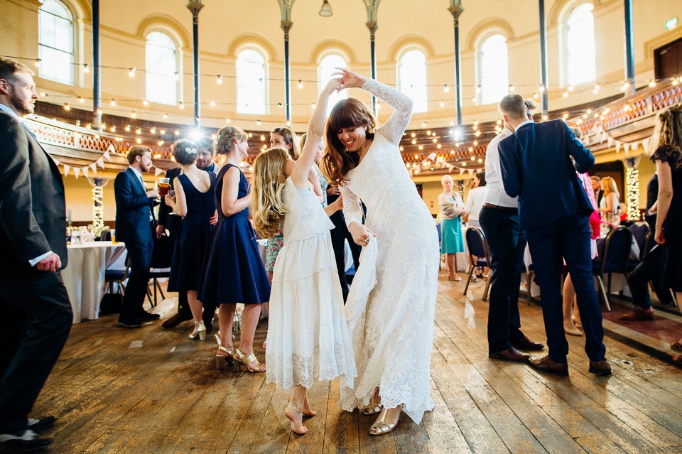 round chapel wedding-50